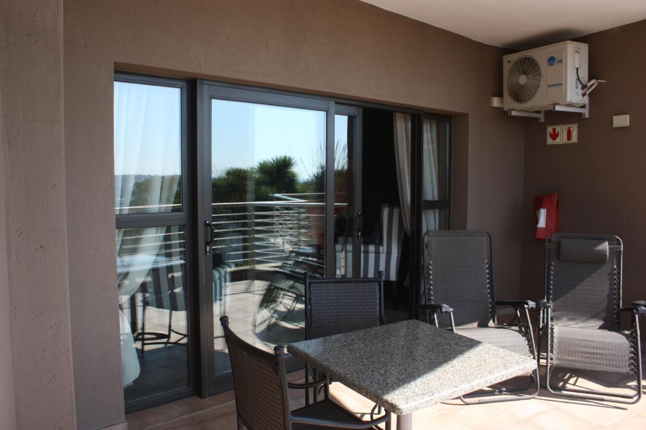 Over The Moon Guesthouse โจฮันเนสเบิร์ก ภายนอก รูปภาพ