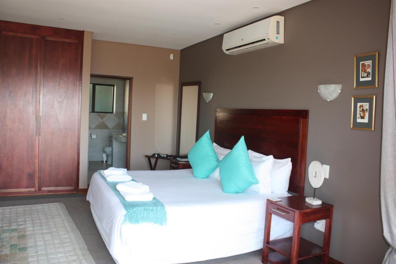 Over The Moon Guesthouse โจฮันเนสเบิร์ก ภายนอก รูปภาพ