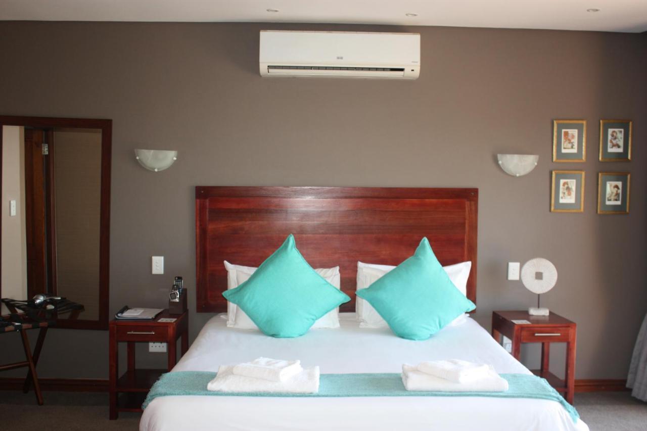 Over The Moon Guesthouse โจฮันเนสเบิร์ก ภายนอก รูปภาพ