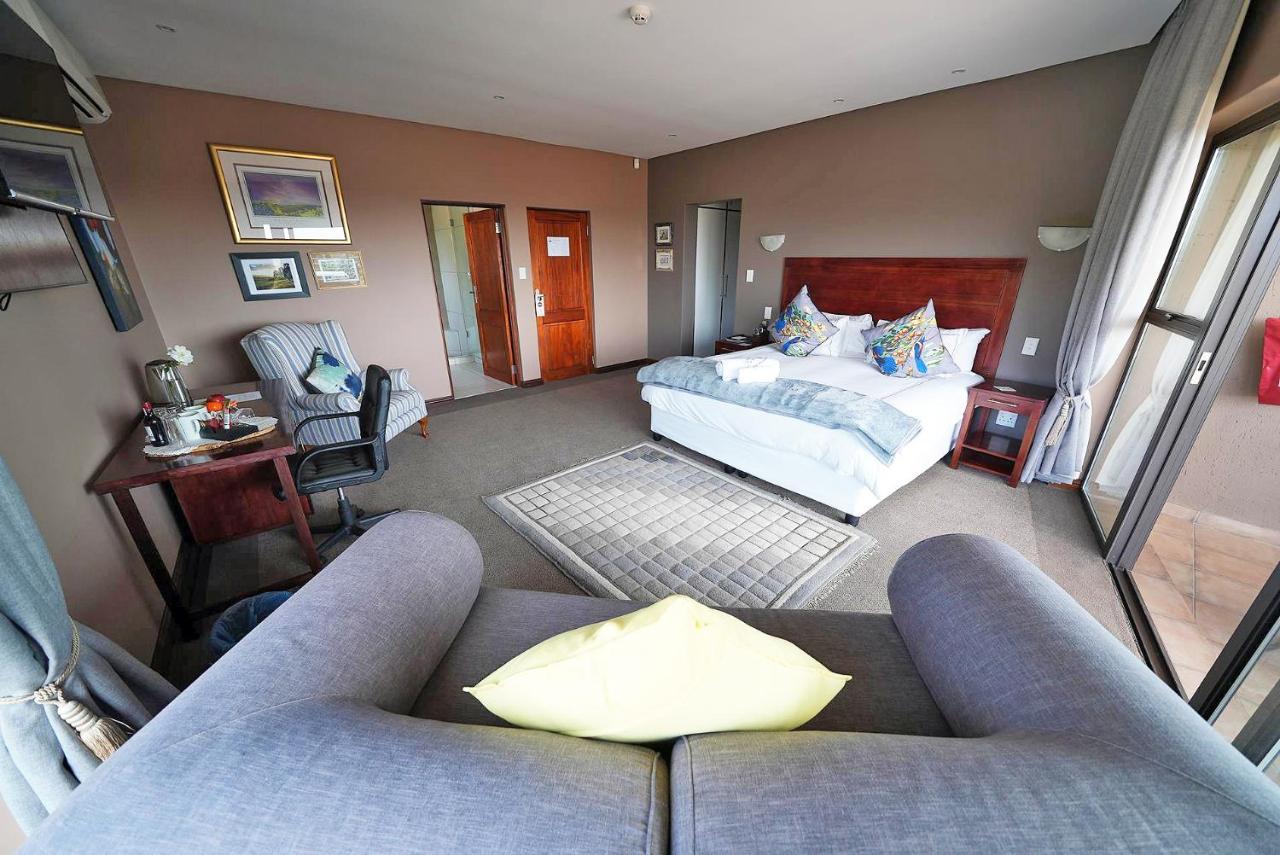 Over The Moon Guesthouse โจฮันเนสเบิร์ก ภายนอก รูปภาพ